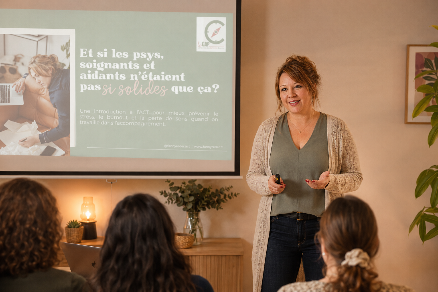 Fanny Reder anime l'atelier découverte sur l'ACT et la prévention du burnout des pros